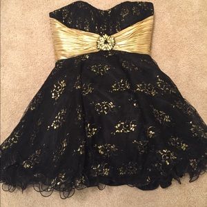 Size 8. Strapless Black and Gold dress.